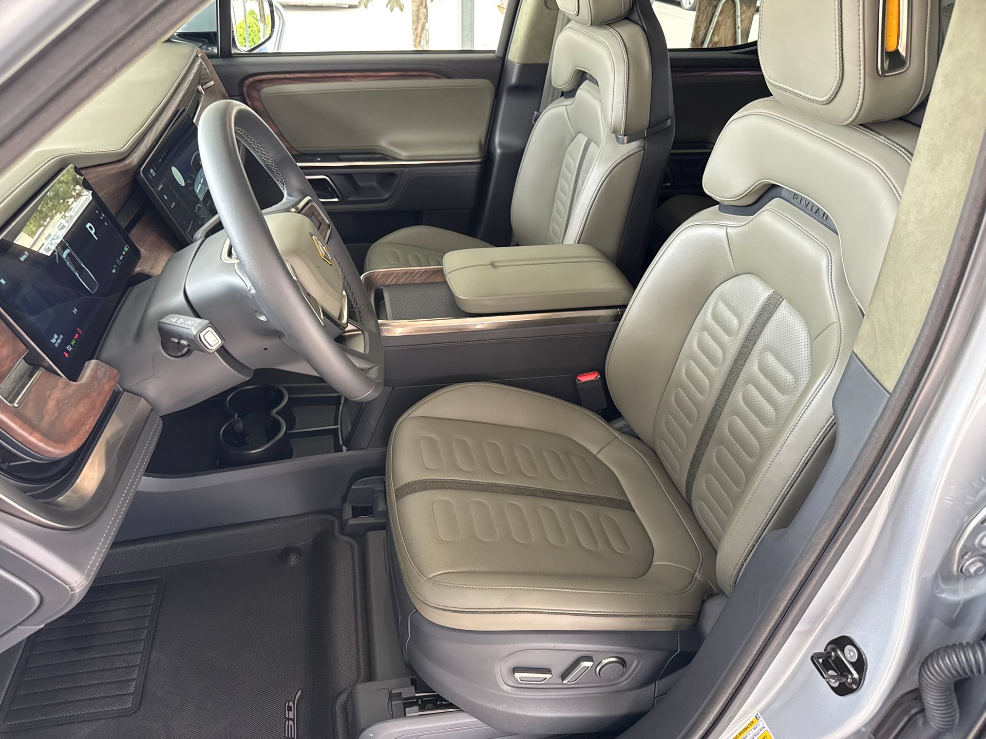 Used 2022 Rivian R1T Launch Edition AWD/4WD image 18