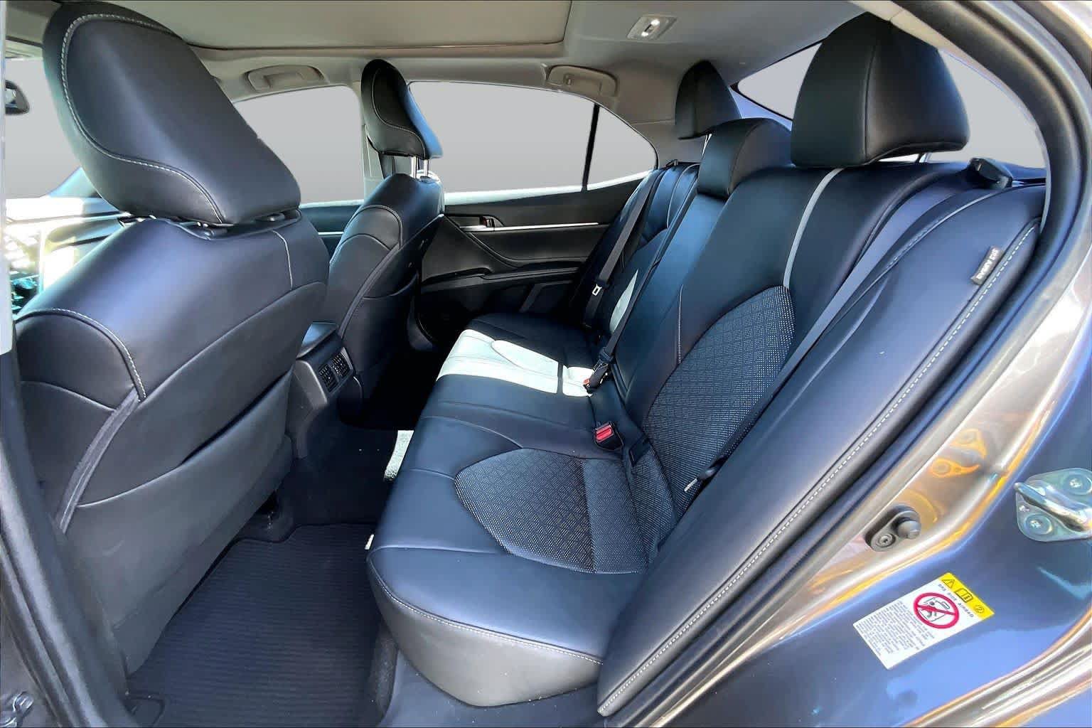 Used 2018 Toyota Camry XSE FWD image 19