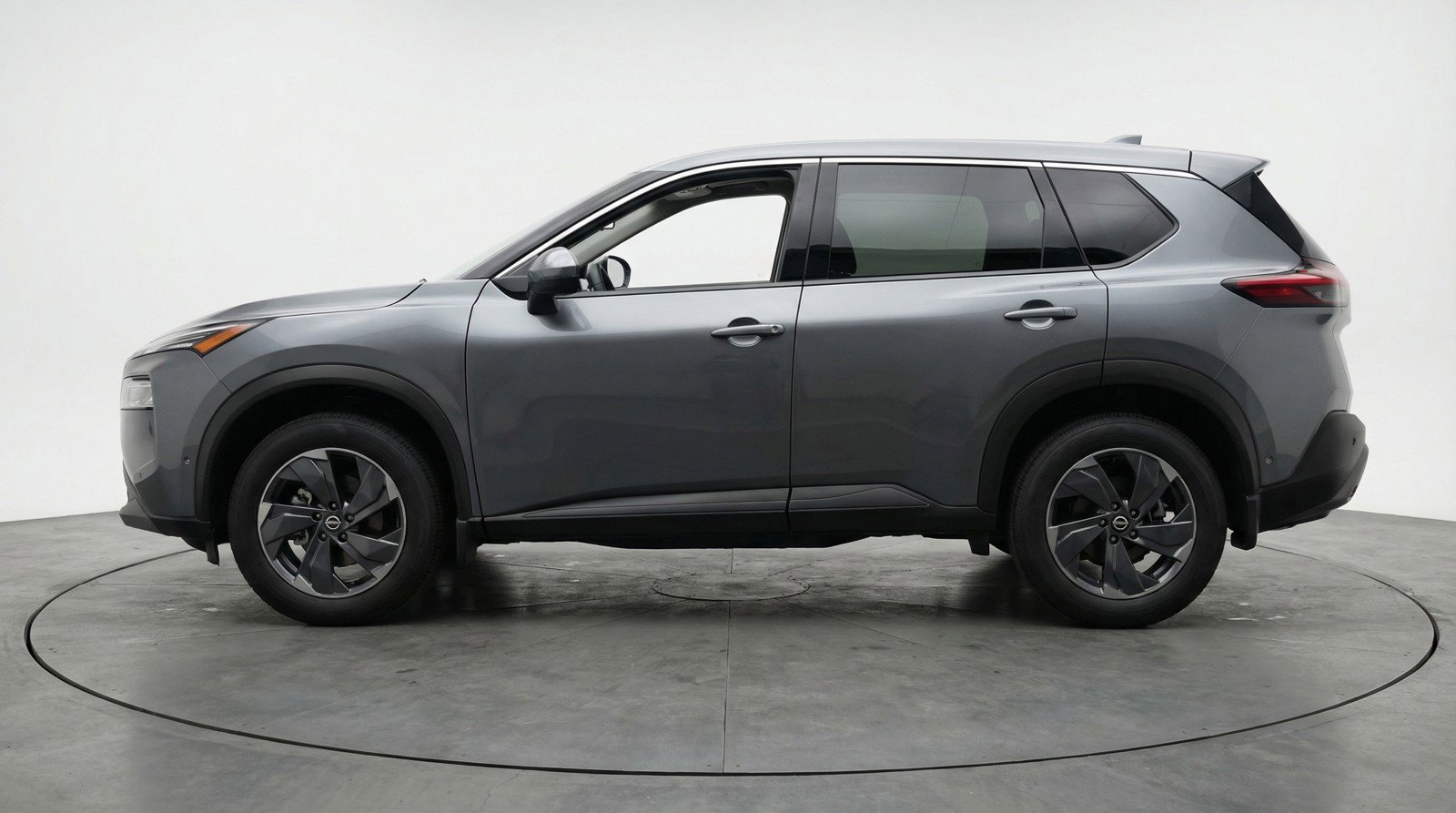 Used 2025 Nissan Rogue SV image 5