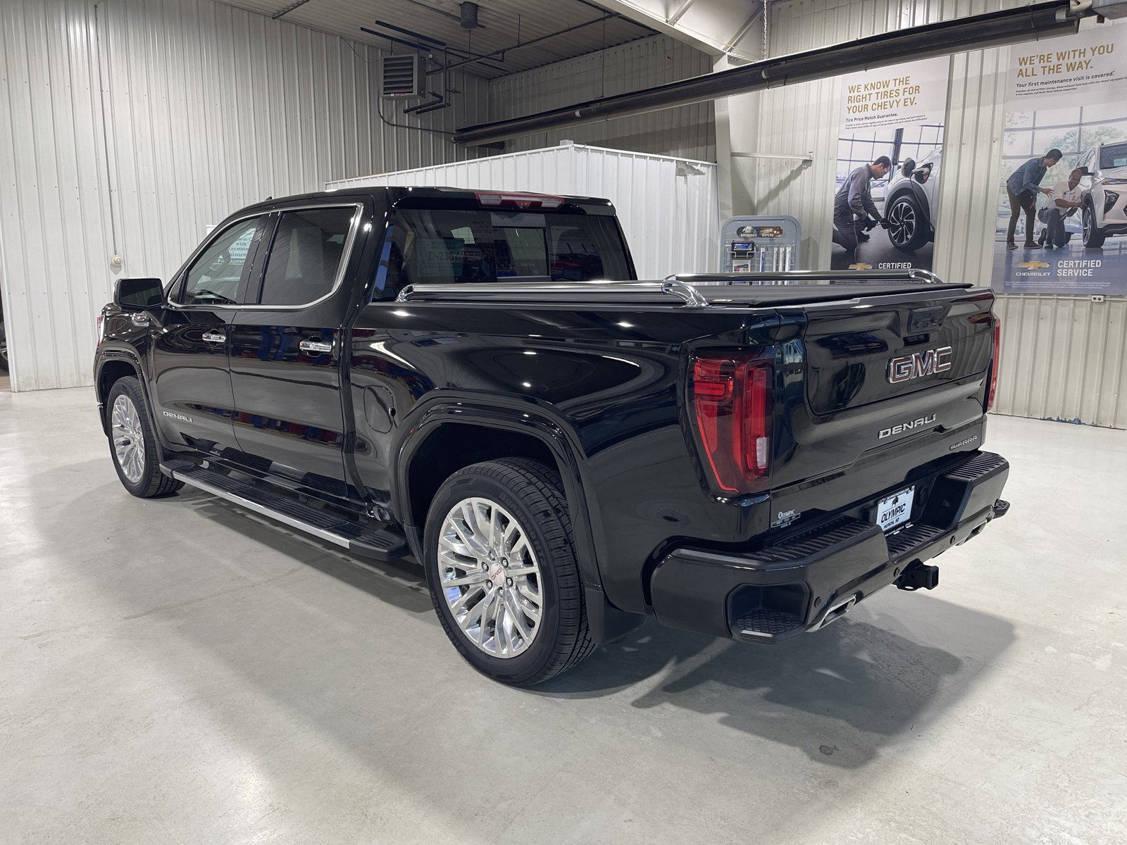 Used 2024 GMC Sierra 1500 Denali w/ Technology Package AWD/4WD image 6