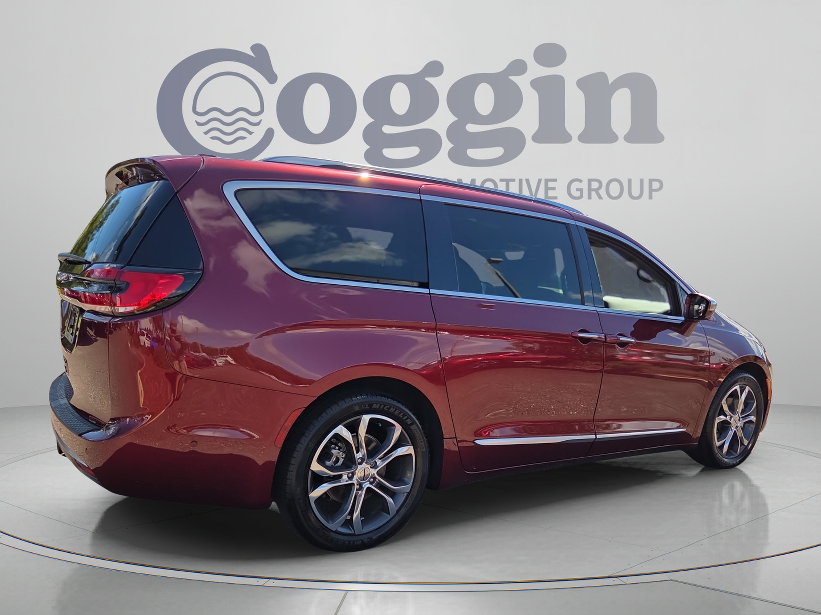 Used 2022 Chrysler Pacifica Pinnacle FWD image 5