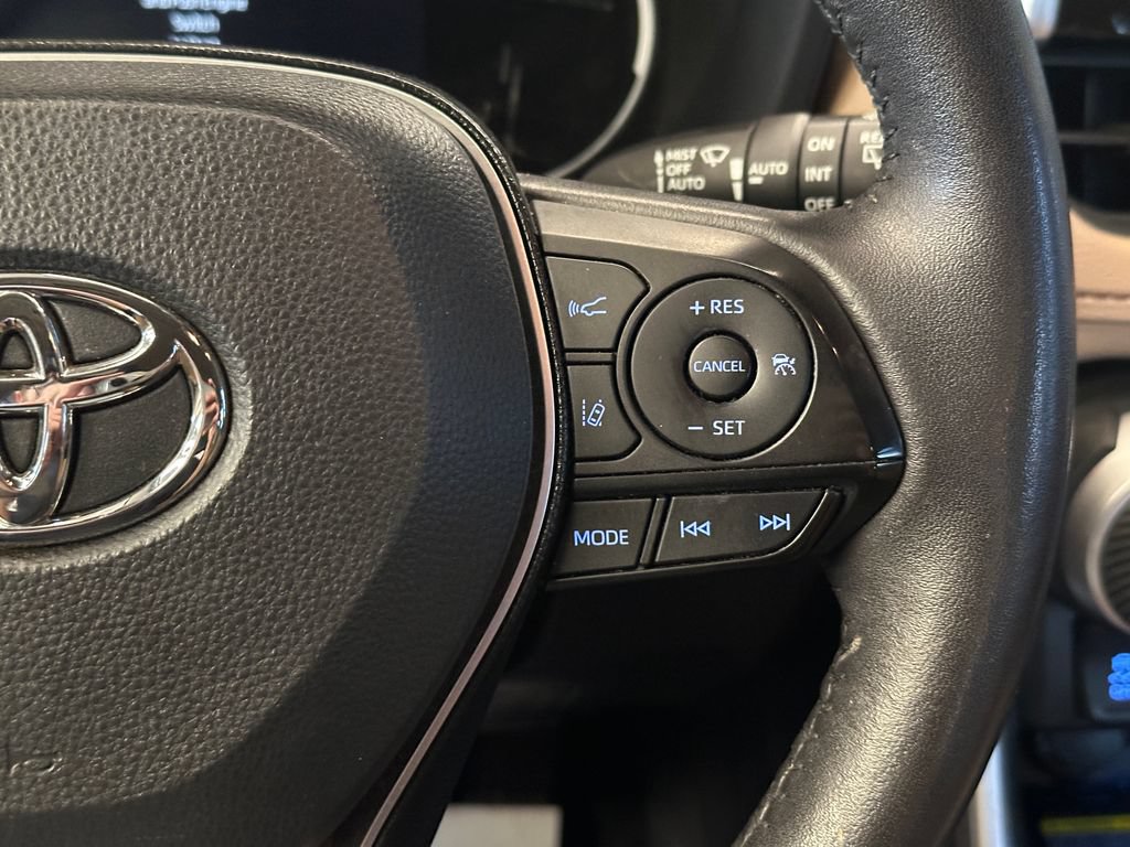 Used 2021 Toyota RAV4 Limited AWD/4WD image 12
