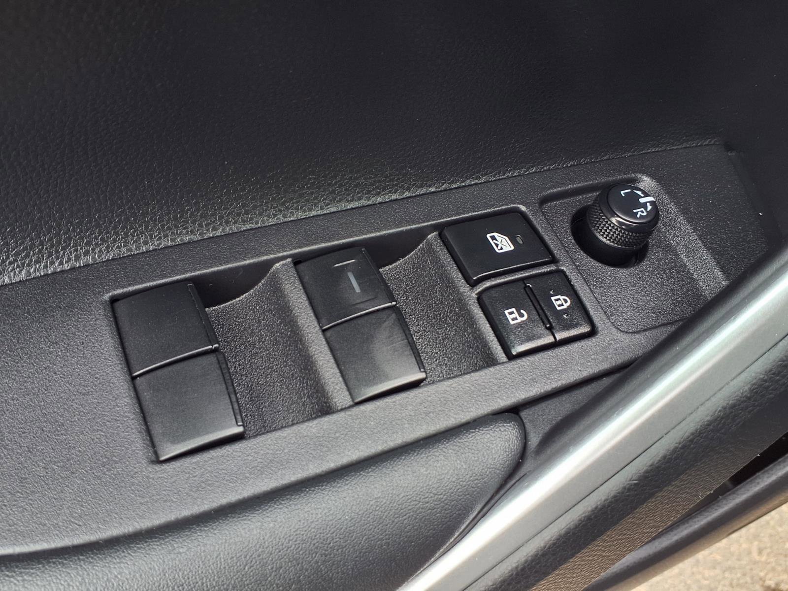 Used 2023 Toyota Corolla Cross XSE w/ Convenience Package AWD/4WD image 20