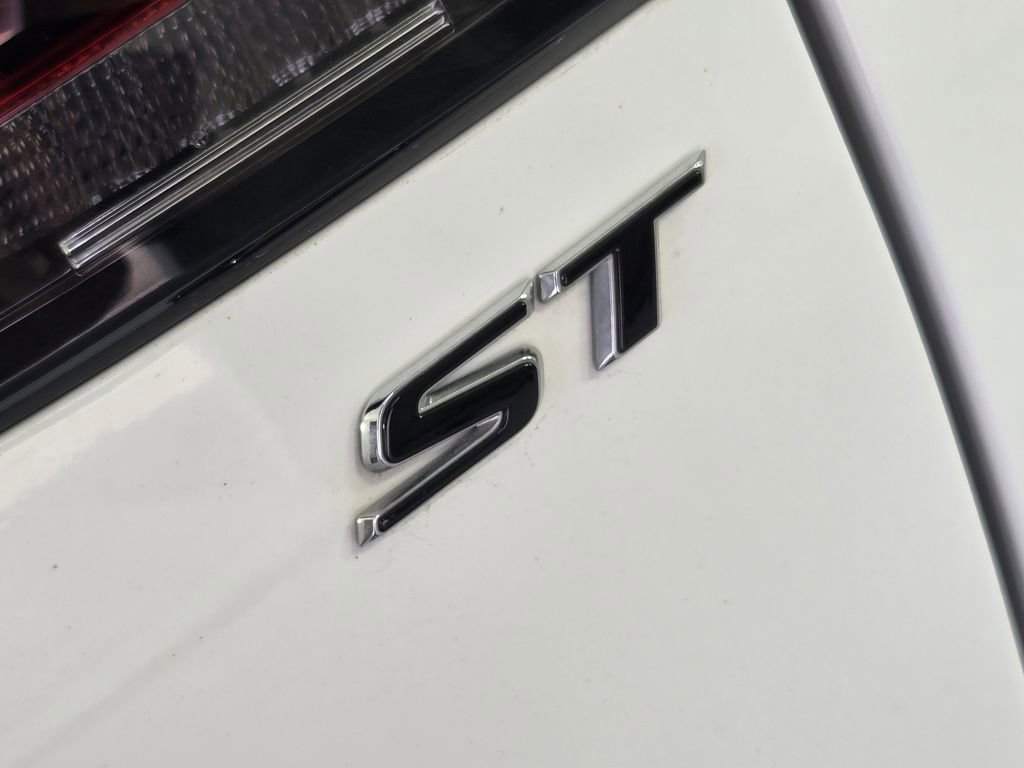 Used 2023 Buick Envision Essence w/ Technology Package I image 14