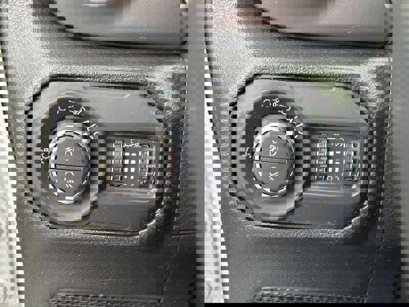 Used 2022 Jeep Gladiator Rubicon w/ Cold Weather Group image 16