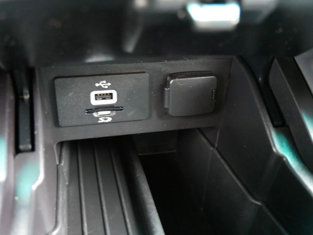 Used 2016 Ford Explorer Limited w/ Equipment Group 301A image 20