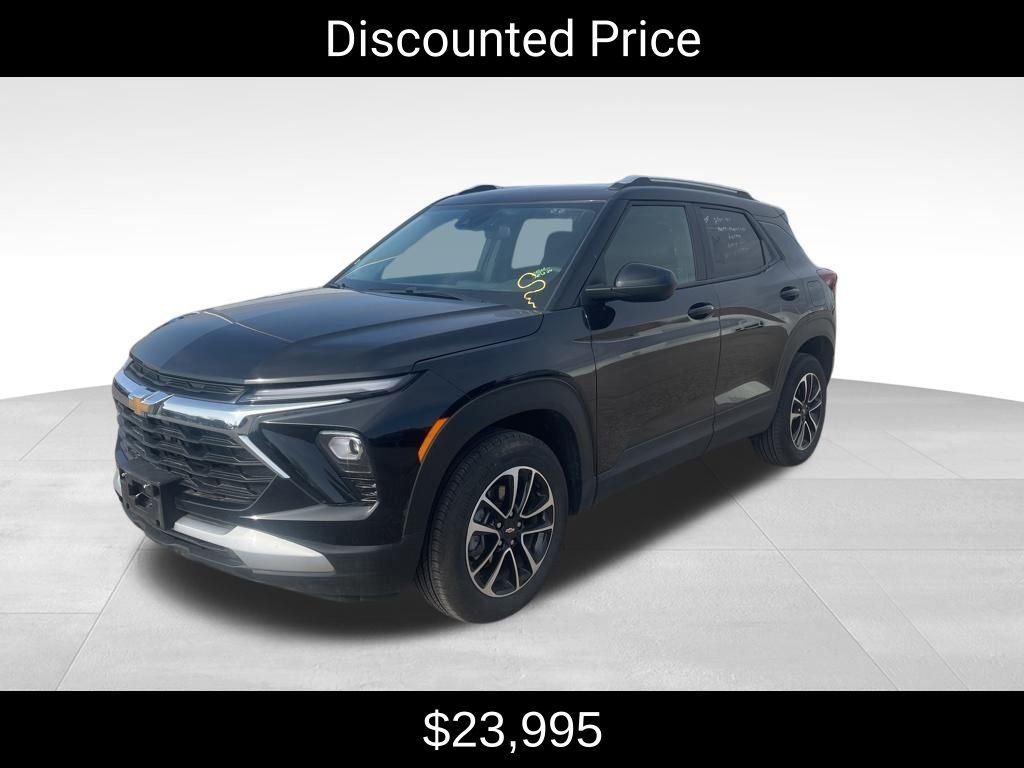 Used 2025 Chevrolet TrailBlazer LT w/ Driver Confidence Package image 3