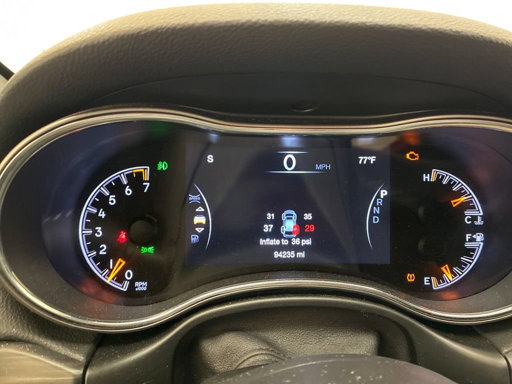 Used 2019 Jeep Grand Cherokee Laredo AWD/4WD image 12