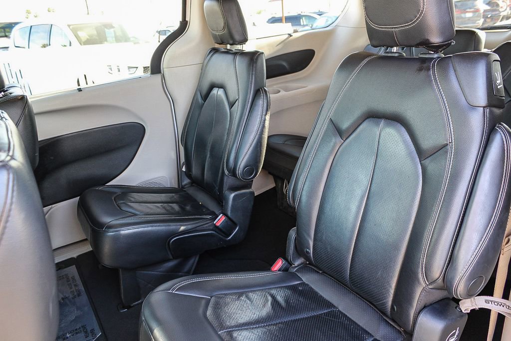 Used 2022 Chrysler Pacifica Touring-L FWD image 17