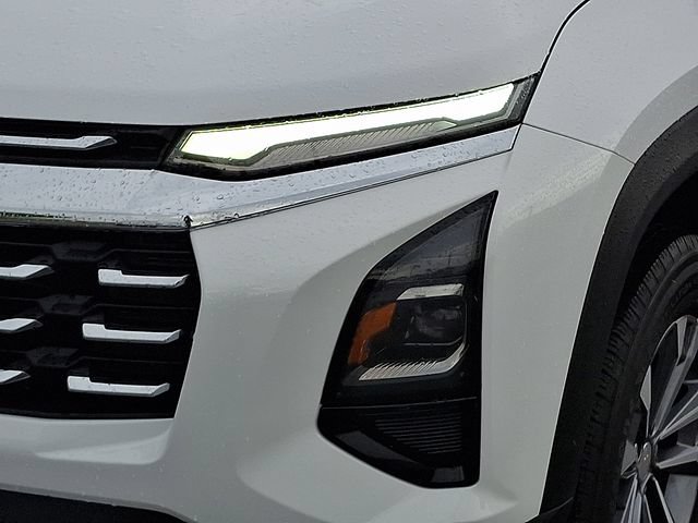 Used 2026 Chevrolet Equinox LT FWD image 9