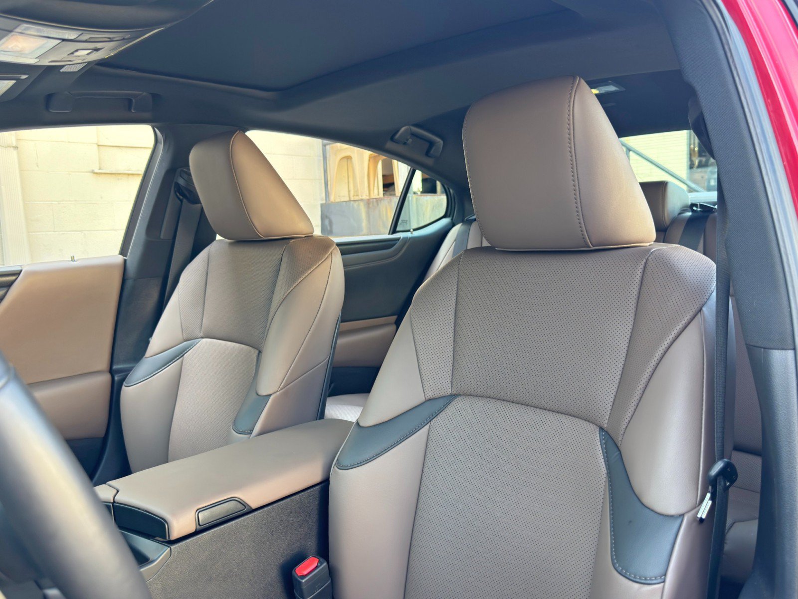 Used 2025 Lexus ES 300h w/ Premium Package FWD image 44