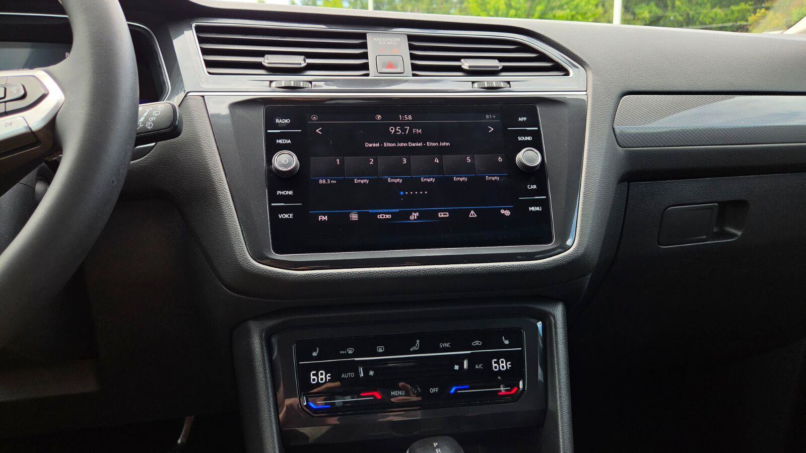 Certified 2023 Volkswagen Tiguan SE FWD image 29