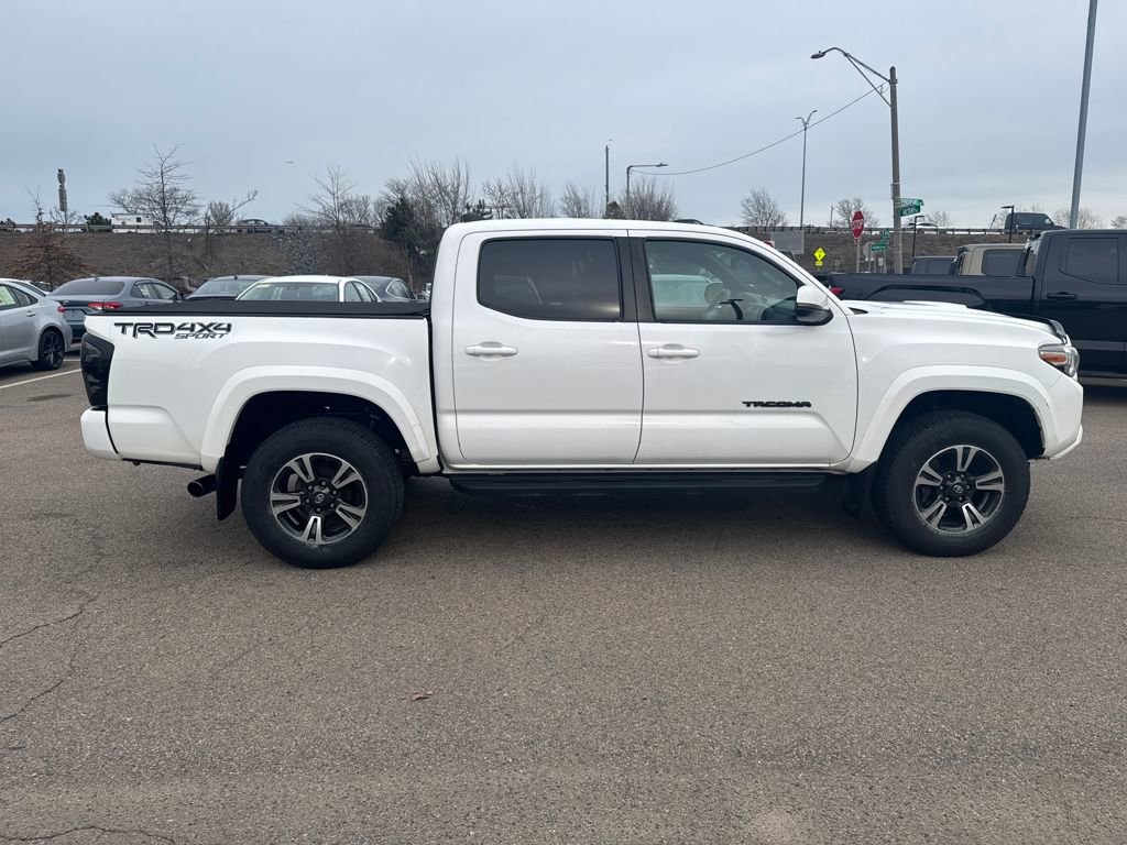 Used 2018 Toyota Tacoma TRD Sport w/ Technology Package image 10