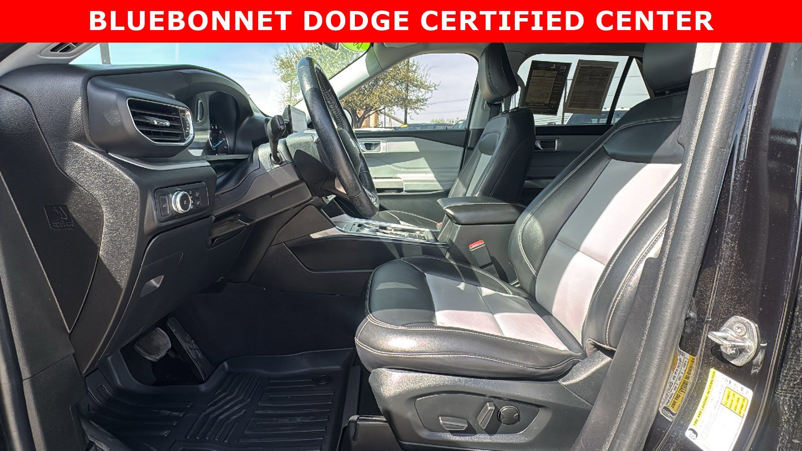 Used 2022 Ford Explorer XLT w/ Equipment Group 202A image 9