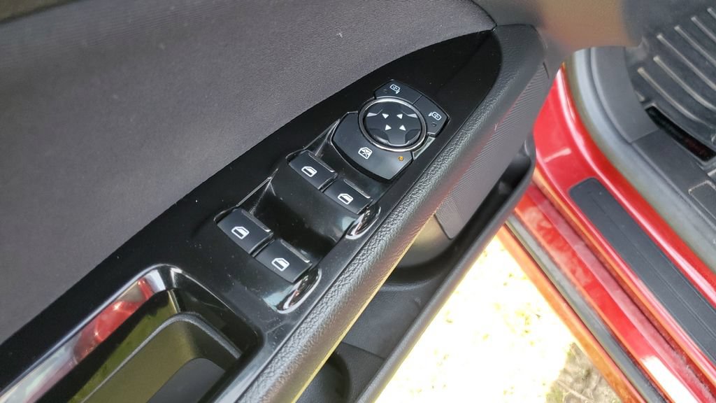 Used 2015 Ford Fusion SE FWD image 6