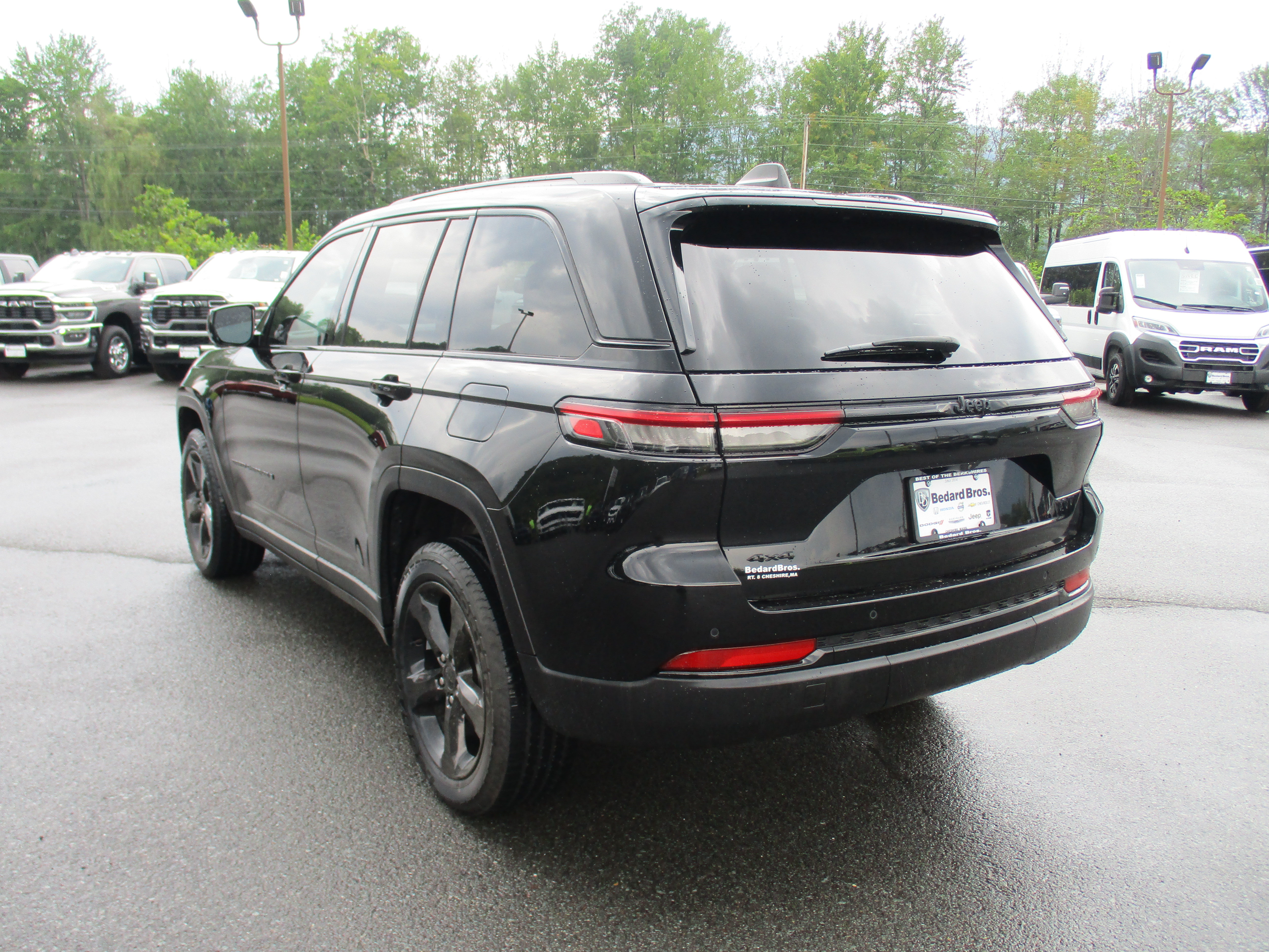 Certified 2023 Jeep Grand Cherokee Altitude AWD/4WD image 7