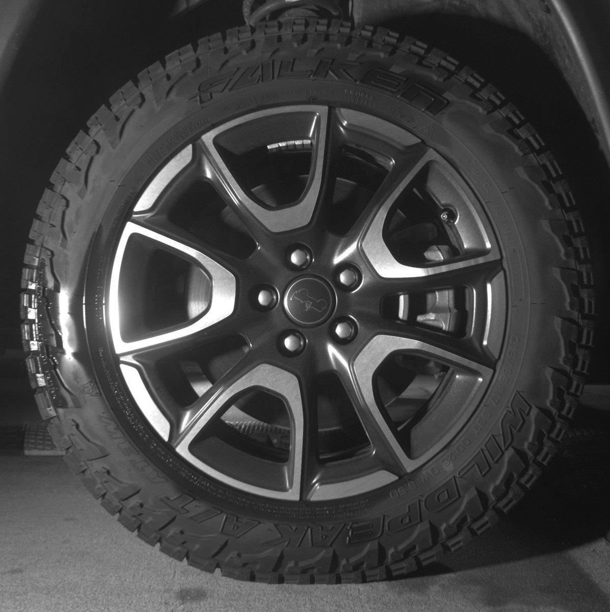 Used 2025 Jeep Compass Trailhawk image 13