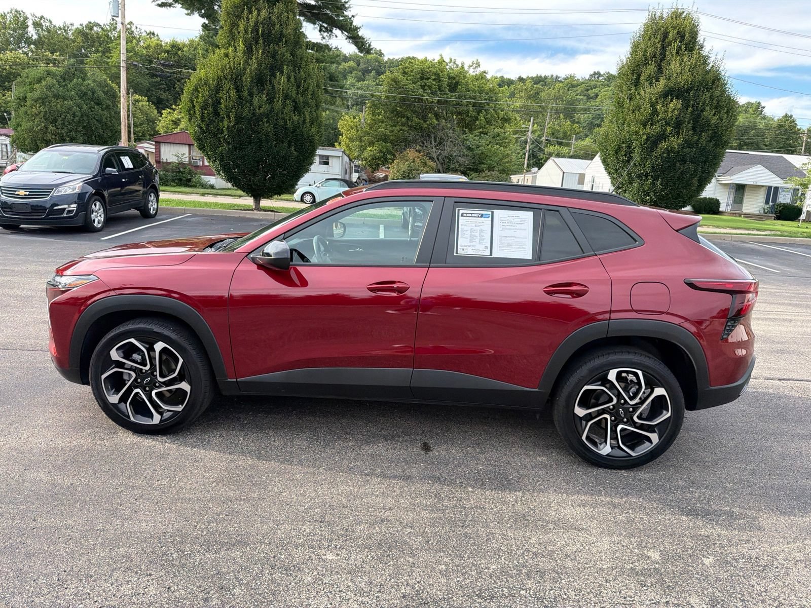 Used 2024 Chevrolet Trax RS FWD image 2