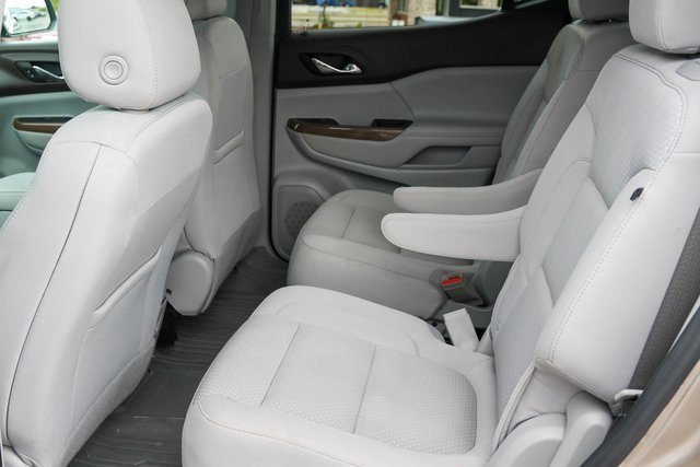 Used 2023 GMC Acadia SLE w/ Driver Convenience Package image 14