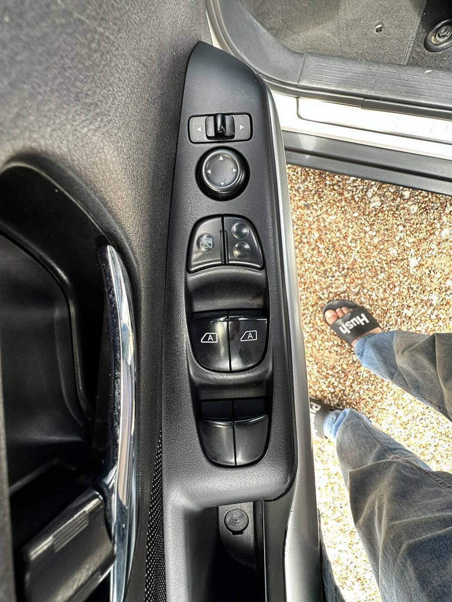 Used 2019 Nissan Kicks SV FWD image 21