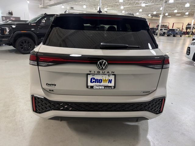 New 2026 Volkswagen Tiguan SE R-Line AWD/4WD image 7