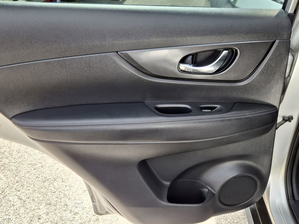 Used 2017 Nissan Rogue S image 17