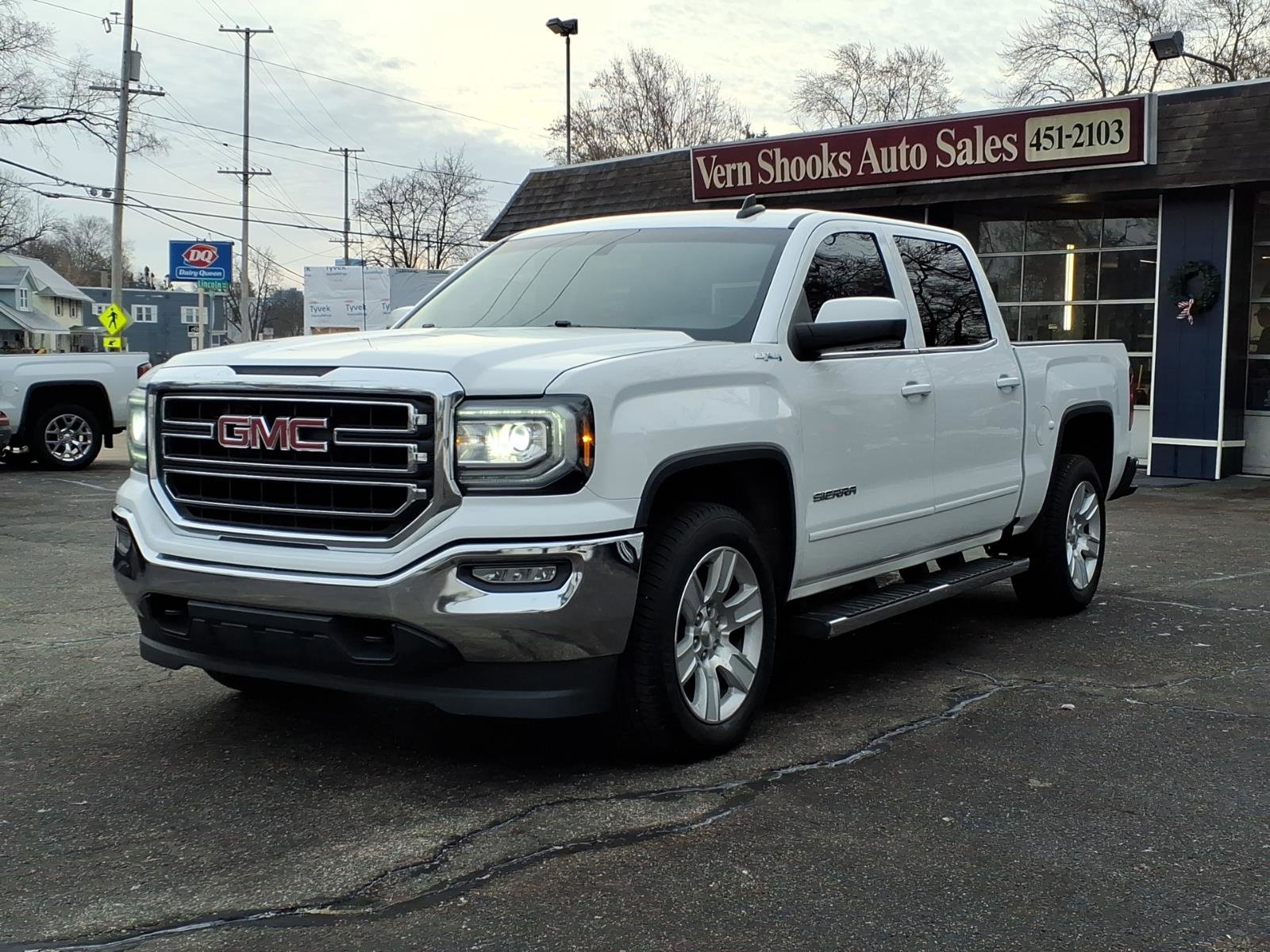 Used 2018 GMC Sierra 1500 SLE w/ SLE Value Package image 1