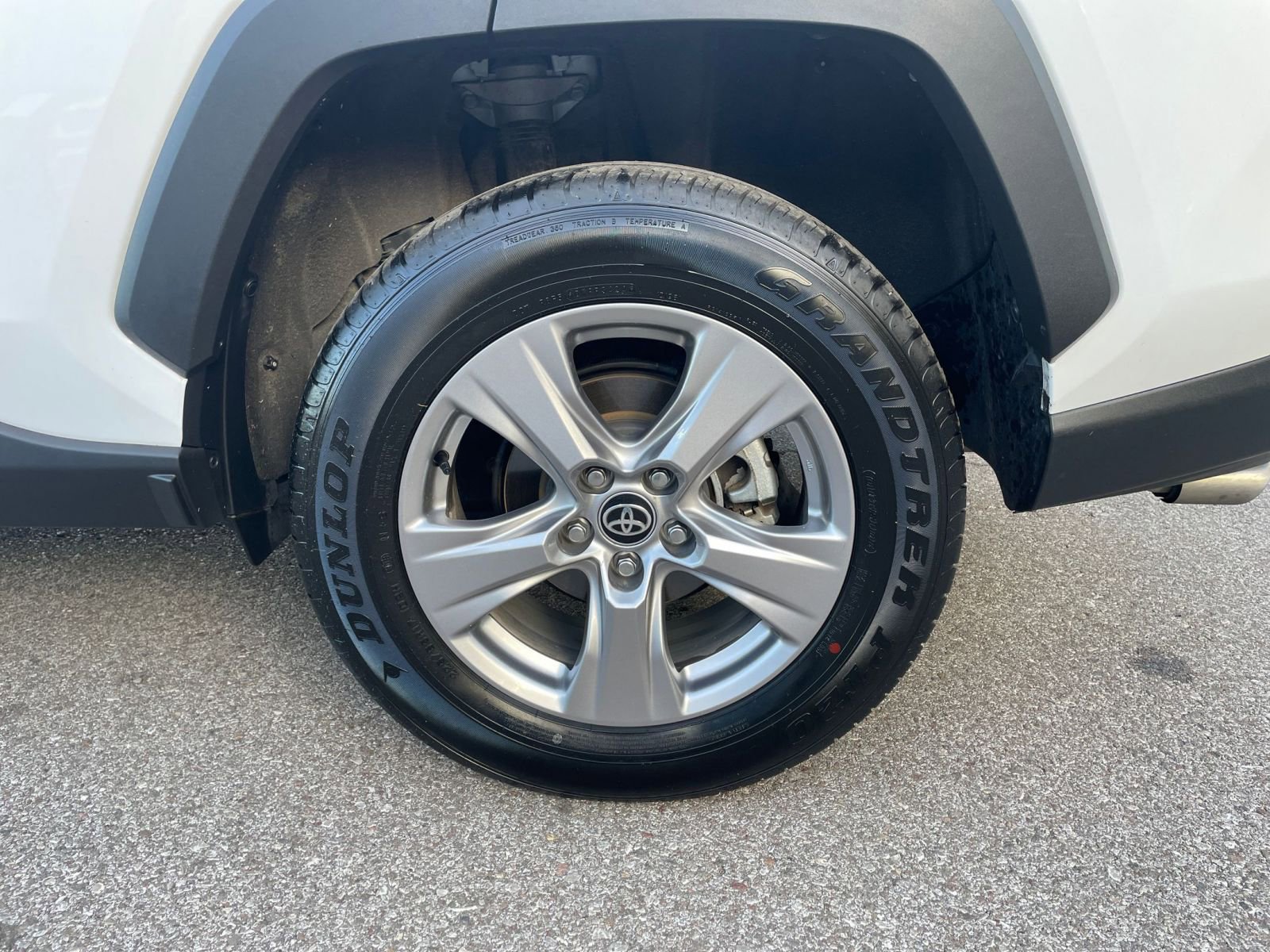 Used 2025 Toyota RAV4 XLE image 31