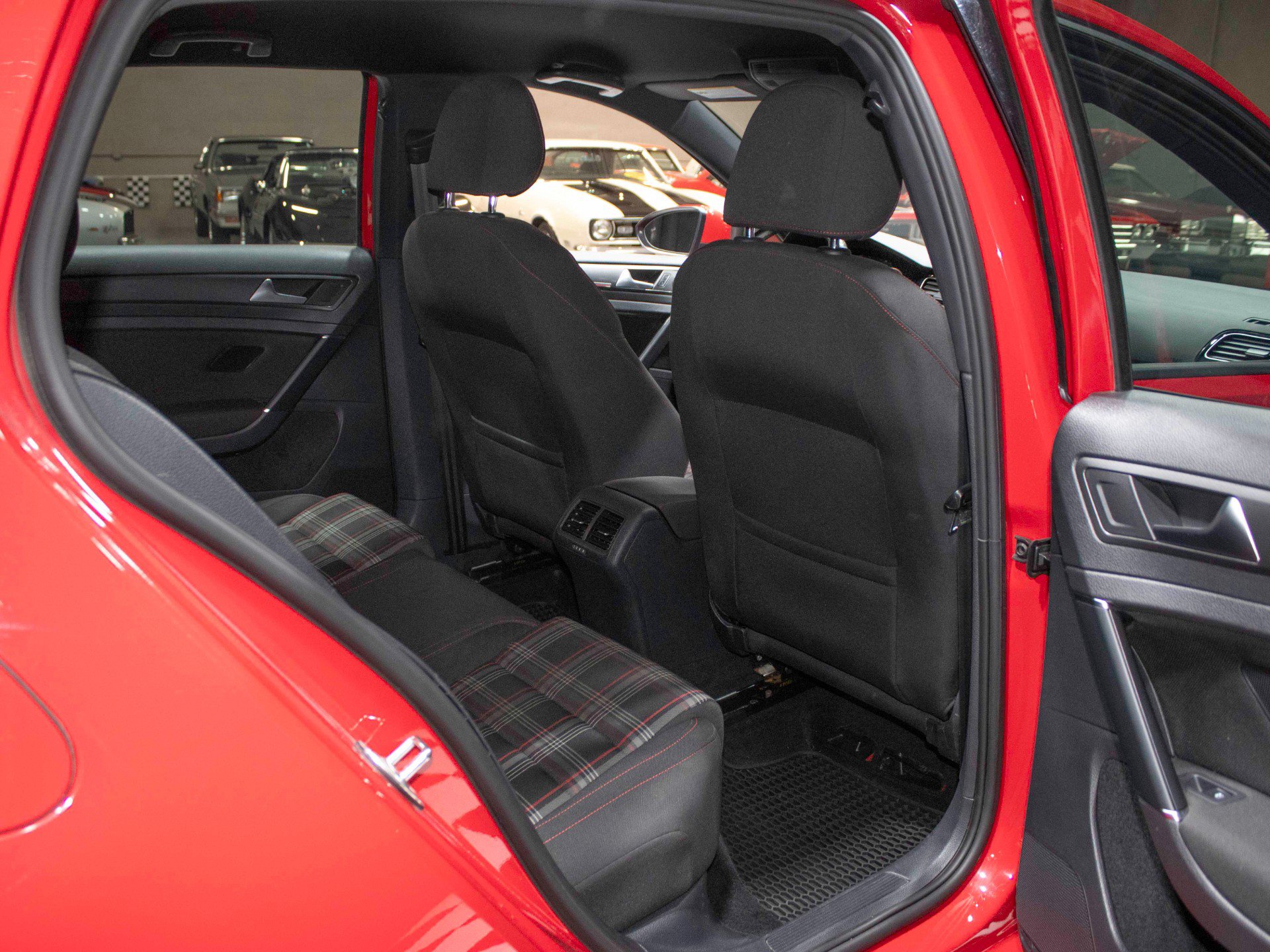 Used 2019 Volkswagen Golf 4-Door FWD image 28