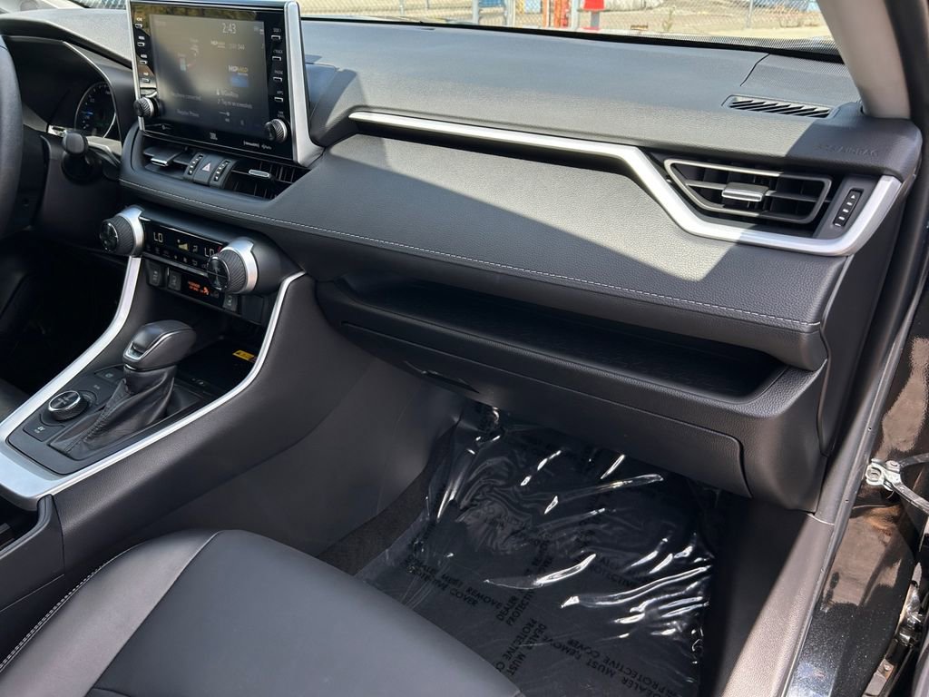 Used 2022 Toyota RAV4 XLE Premium image 26