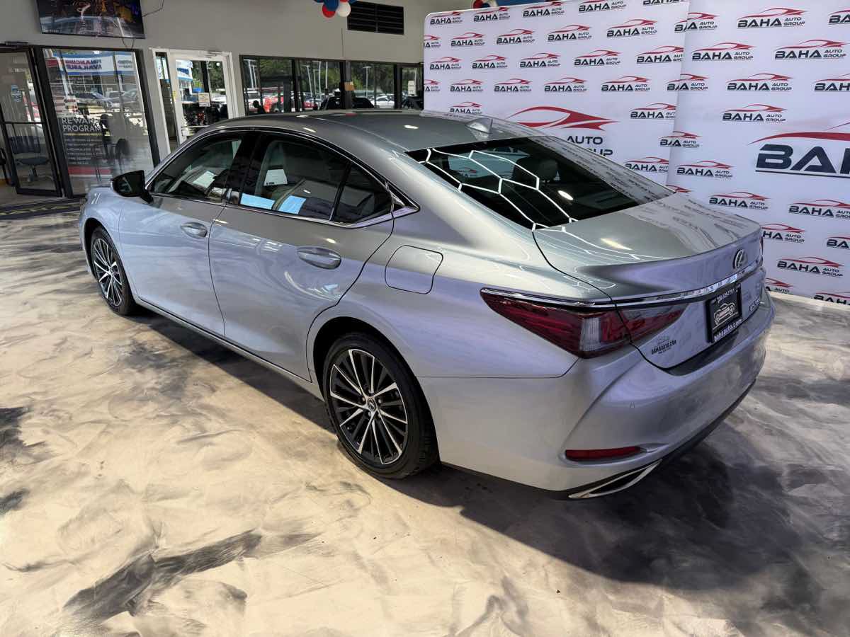 Used 2024 Lexus ES 350 w/ Premium Package FWD image 9