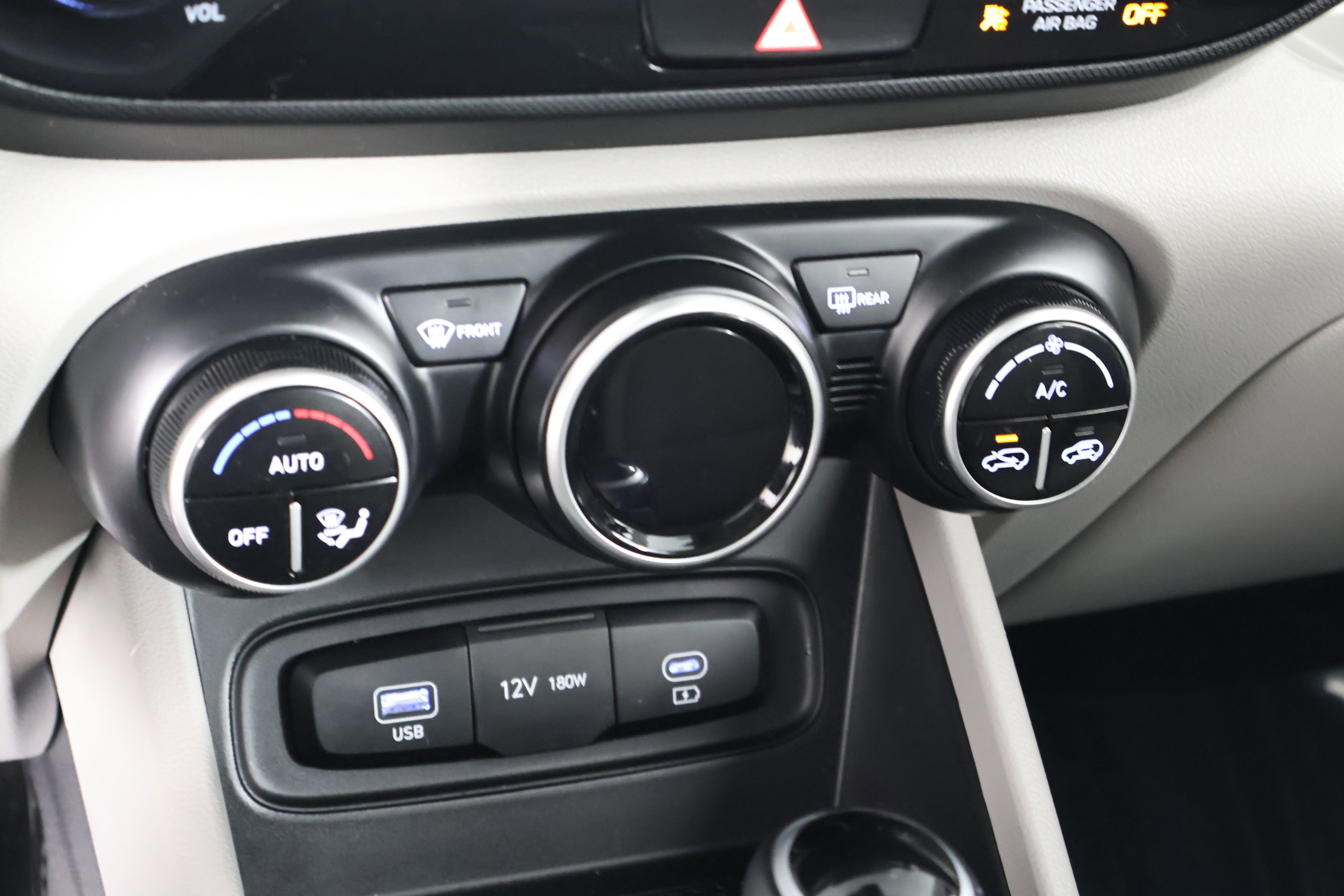 Used 2024 Hyundai Venue SEL image 30