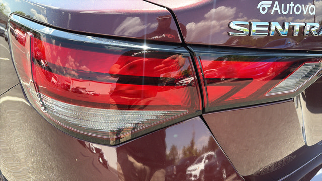 Used 2022 Nissan Sentra SV FWD image 11