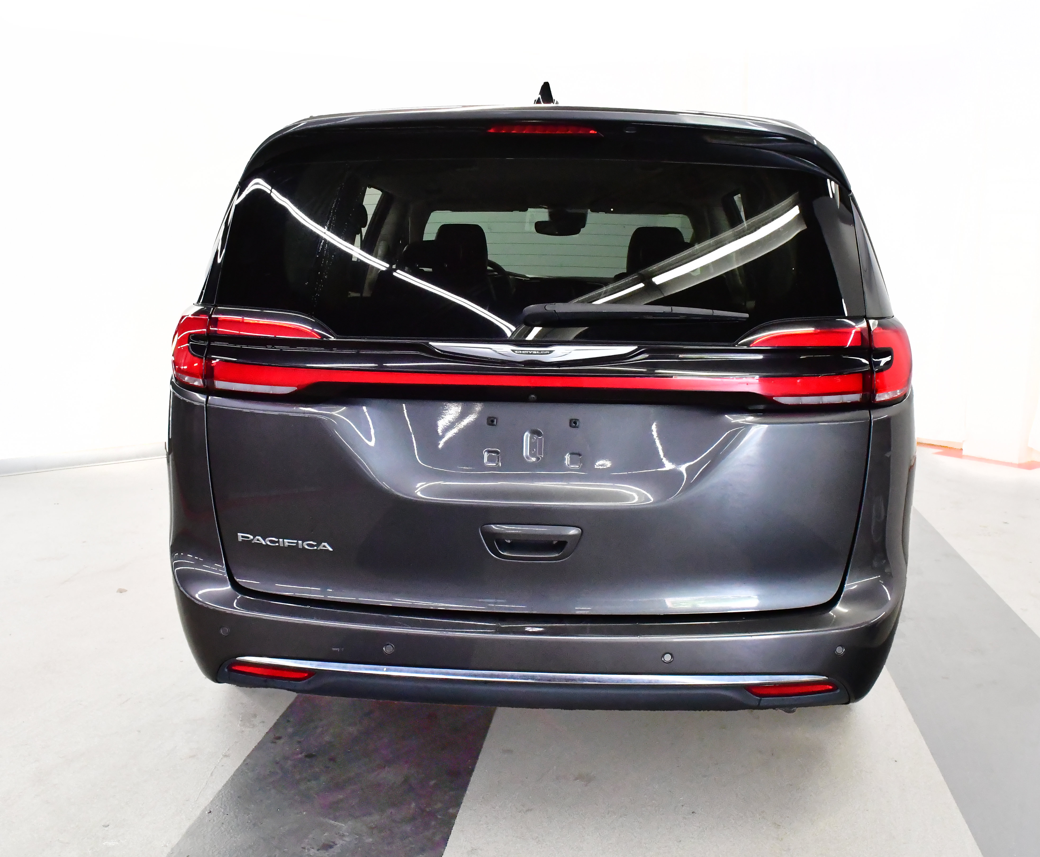 Used 2023 Chrysler Pacifica Touring-L FWD image 6
