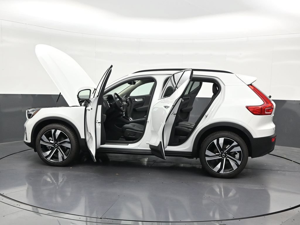 New 2026 Volvo XC40 B5 Plus w/ Climate Package AWD/4WD image 31