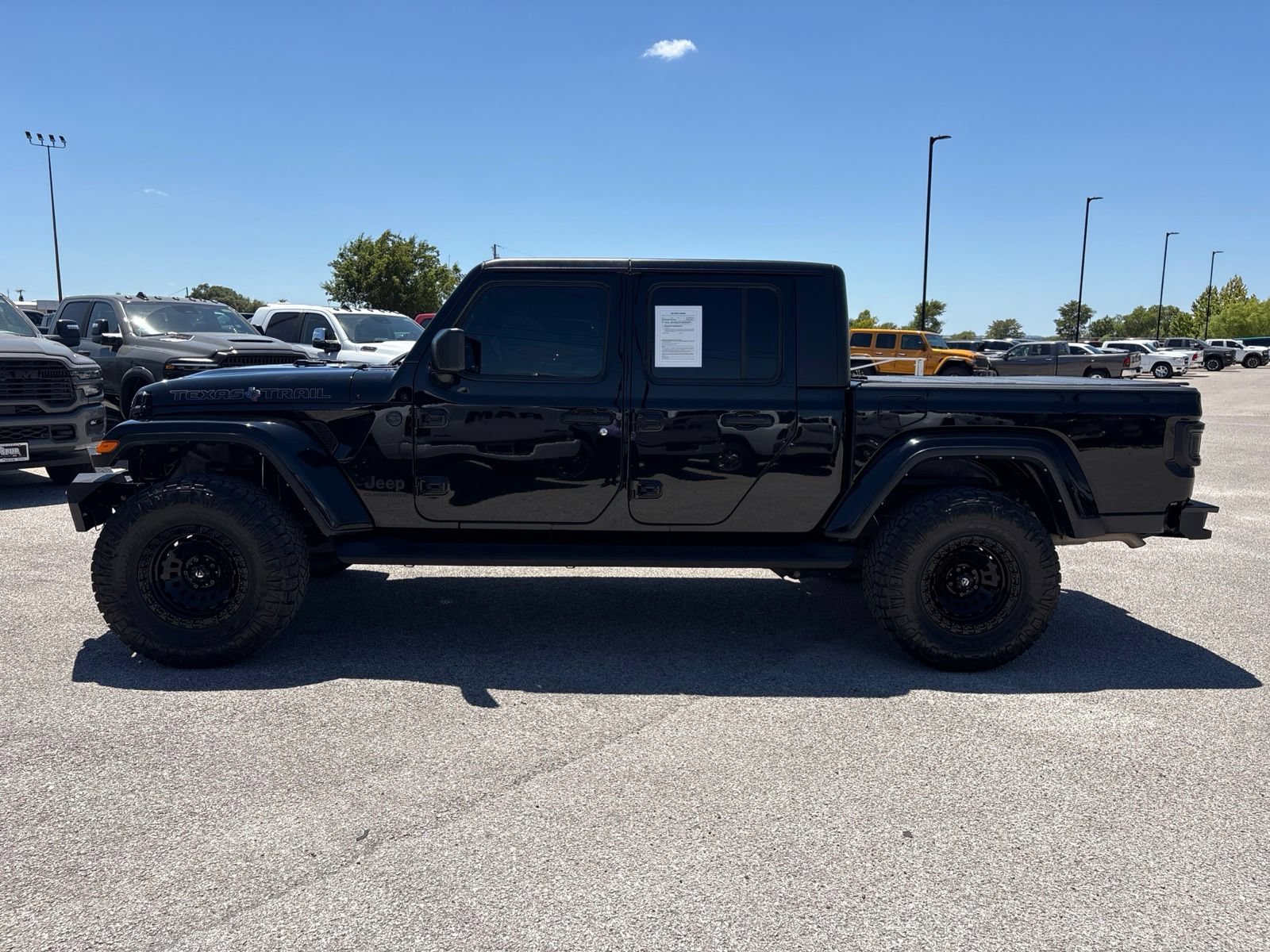Used 2023 Jeep Gladiator Sport AWD/4WD image 2