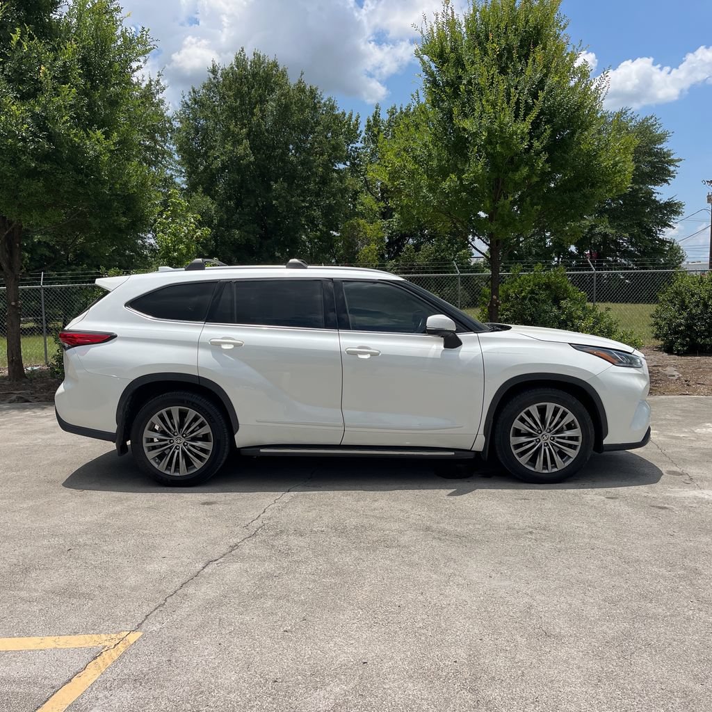 Used 2021 Toyota Highlander Platinum FWD image 4
