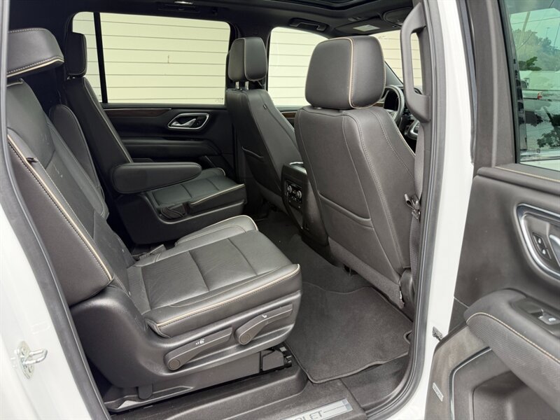 Used 2022 Chevrolet Suburban Premier w/ Premium Package AWD/4WD image 33