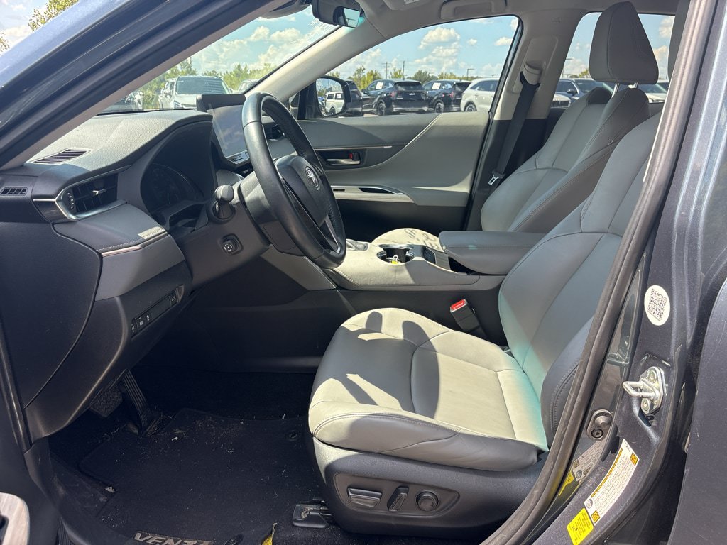 Used 2023 Toyota Venza XLE AWD/4WD image 18
