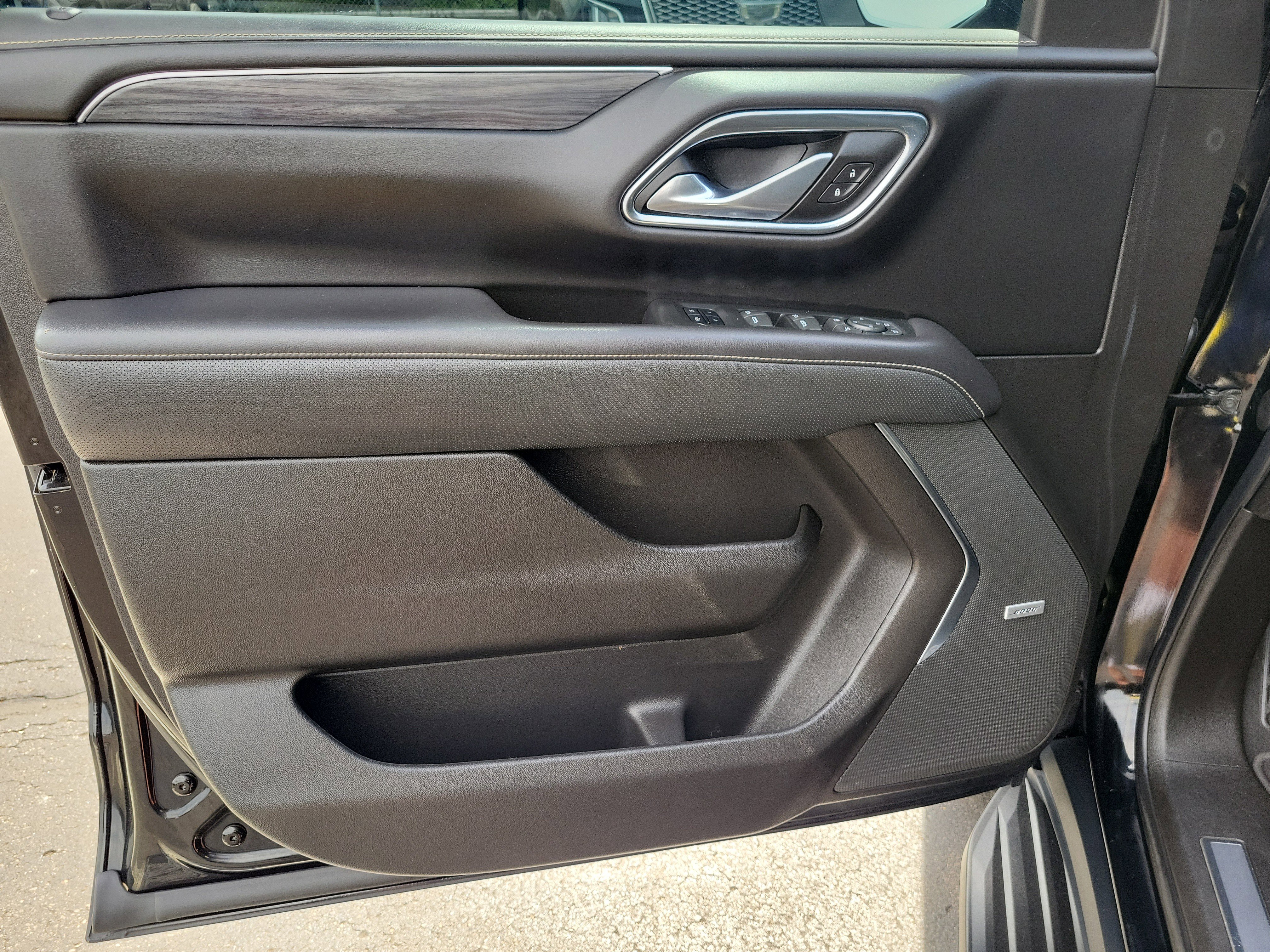 Used 2021 GMC Yukon XL SLT w/ SLT Premium Package image 19