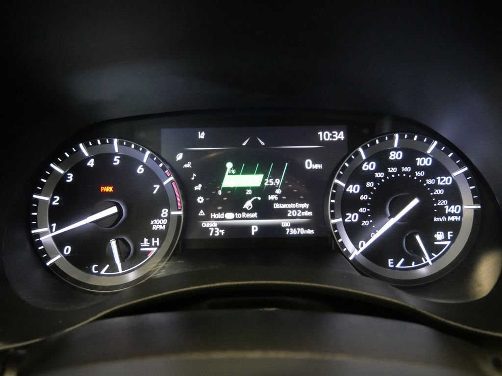 Used 2021 Toyota Highlander XLE AWD/4WD image 19
