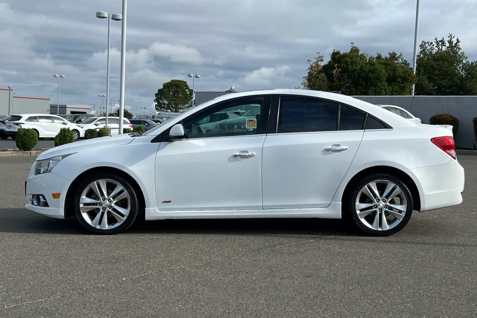 Used 2014 Chevrolet Cruze LTZ w/ RS Package FWD image 9