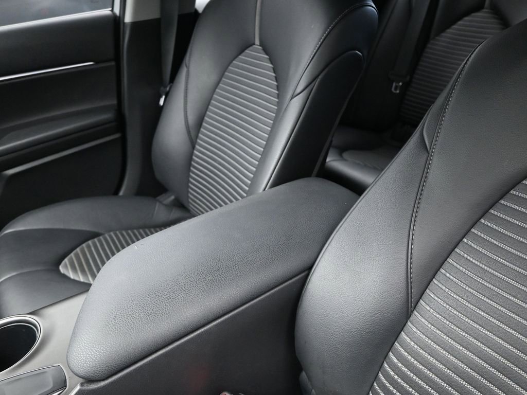 Used 2024 Toyota Camry SE image 14