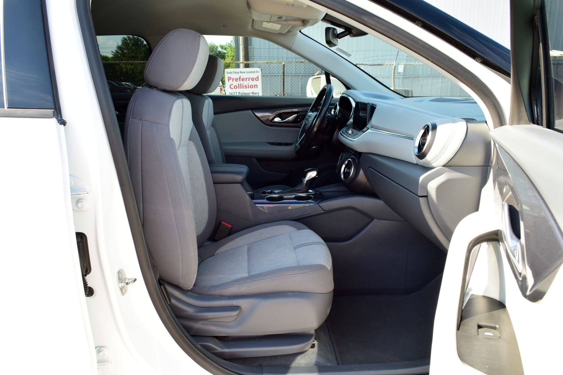 Used 2019 Chevrolet Blazer LT FWD image 23
