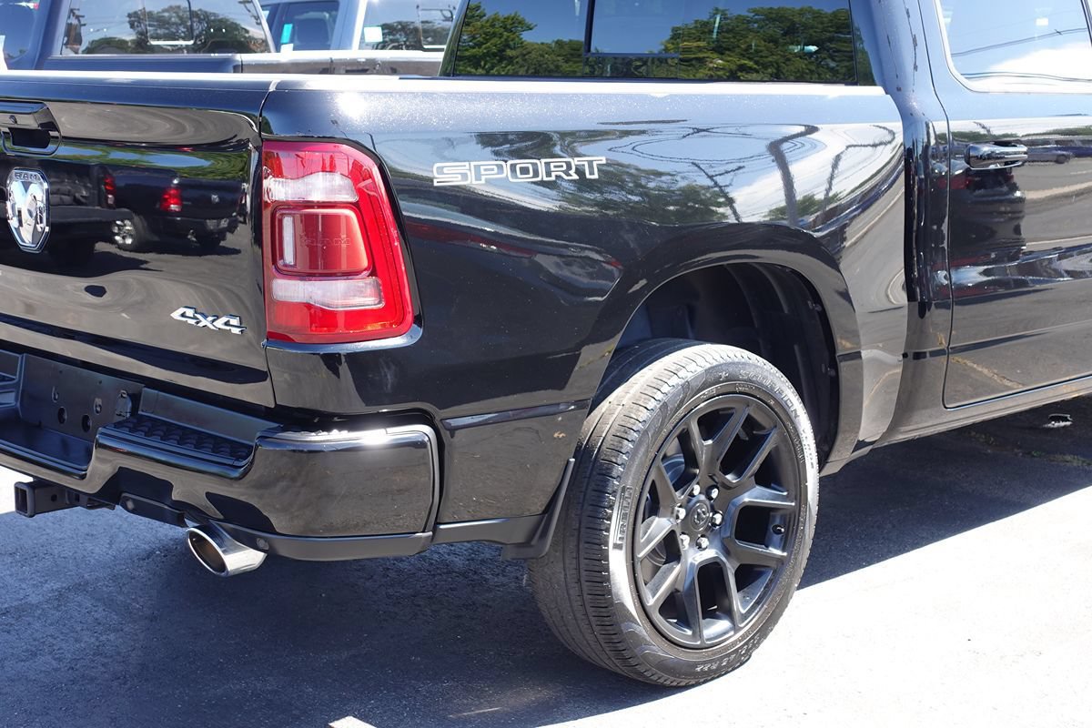 Used 2023 RAM 1500 Laramie AWD/4WD image 11