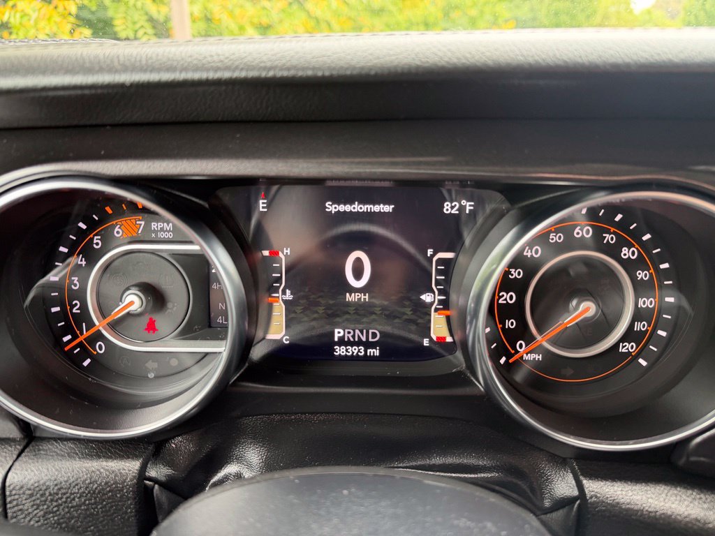 Used 2022 Jeep Wrangler Unlimited Sahara AWD/4WD image 25