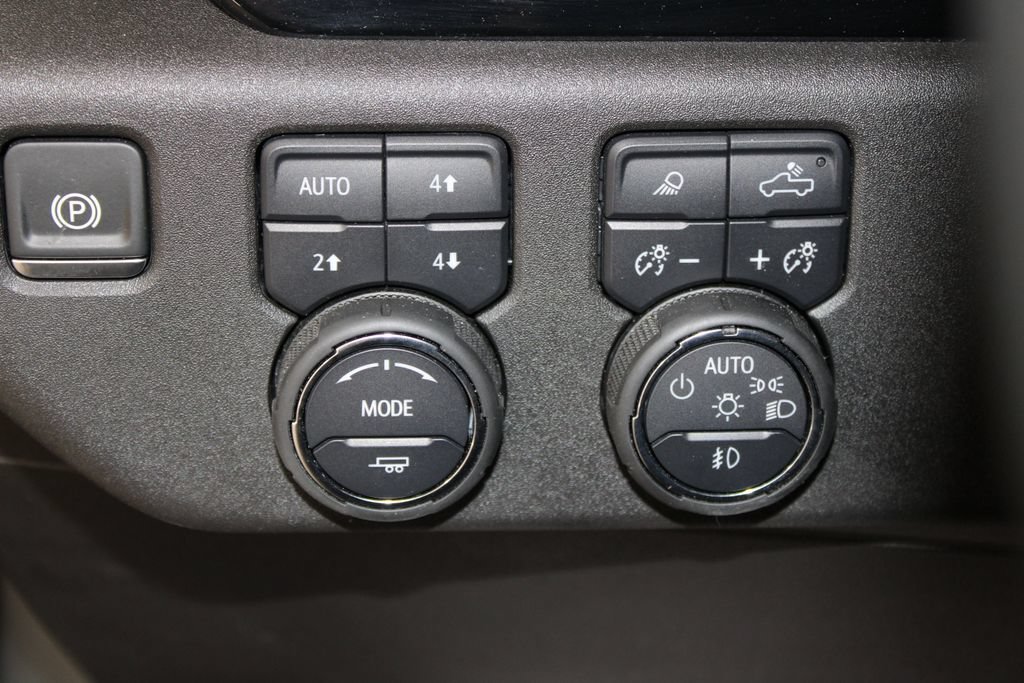 Used 2025 Chevrolet Silverado 1500 High Country w/ High Country Premium Package AWD/4WD image 41