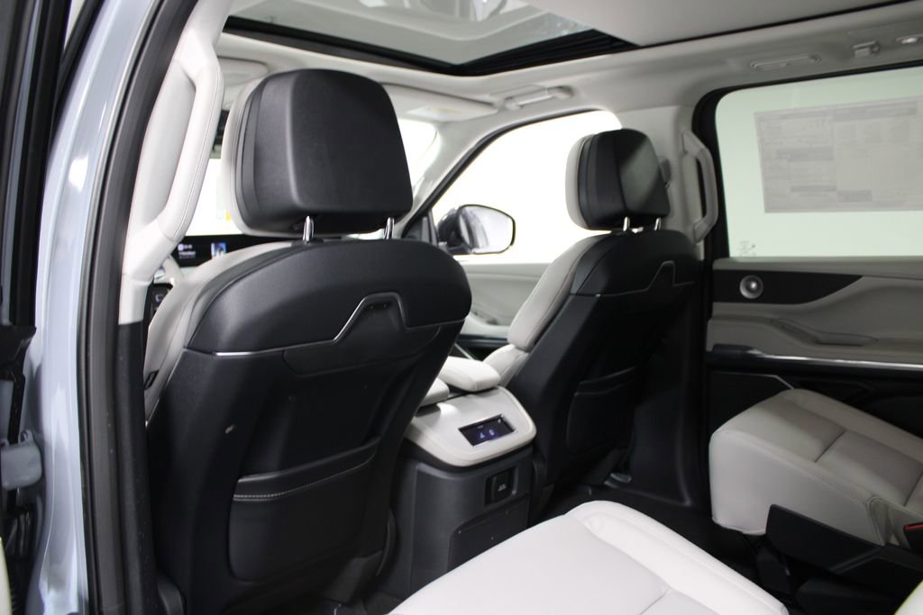 New 2026 Lincoln Navigator Reserve image 26