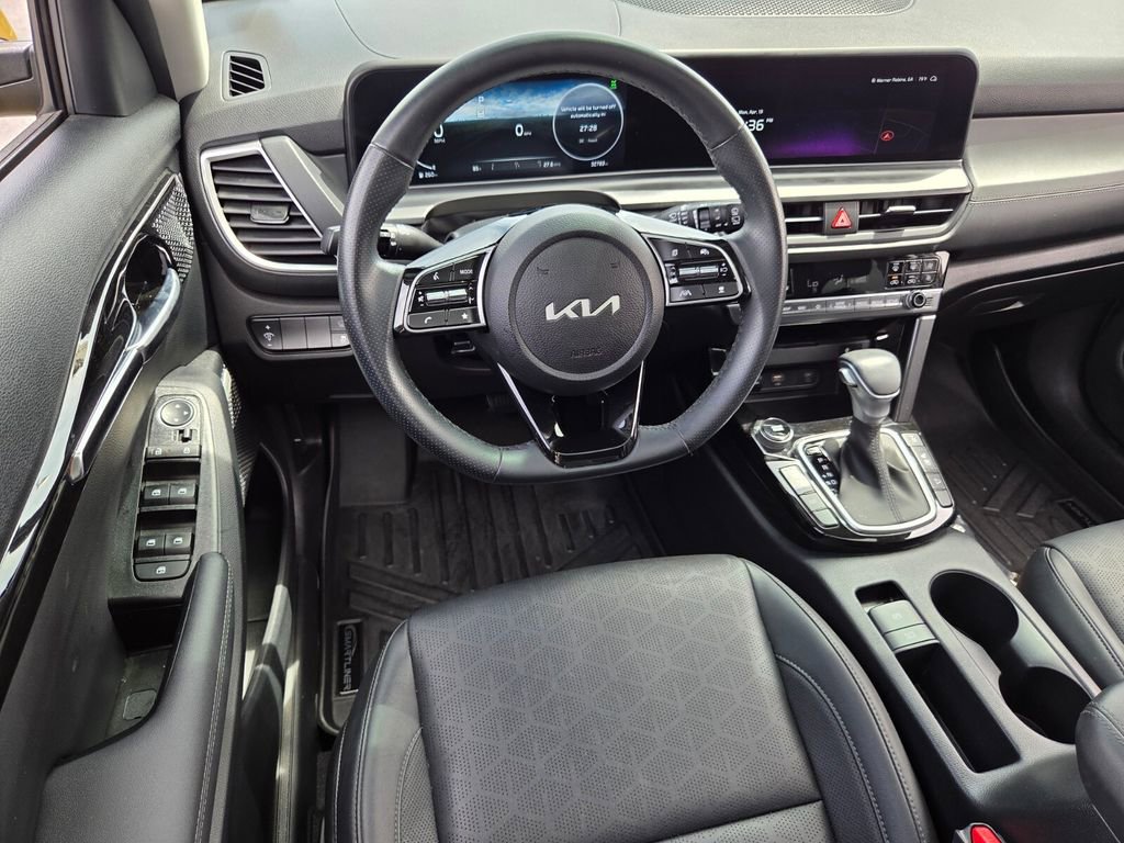 Used 2024 Kia Seltos SX w/ SX Sunroof Package AWD/4WD image 6