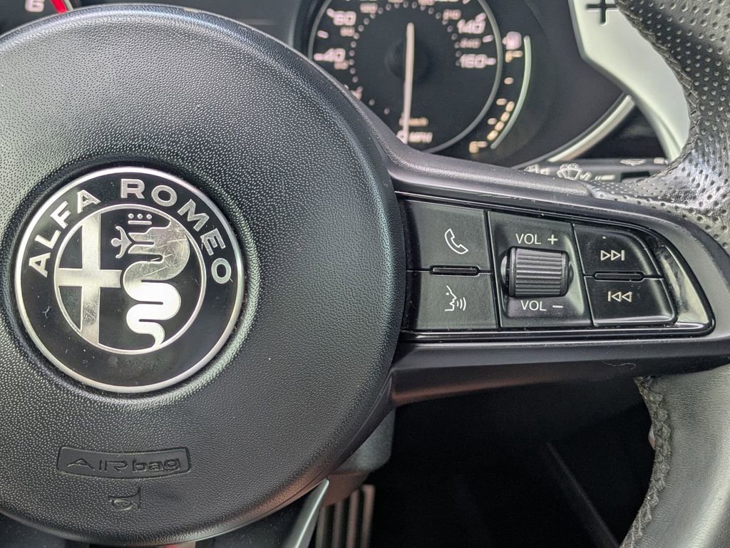 Used 2023 Alfa Romeo Stelvio Sprint AWD/4WD image 17